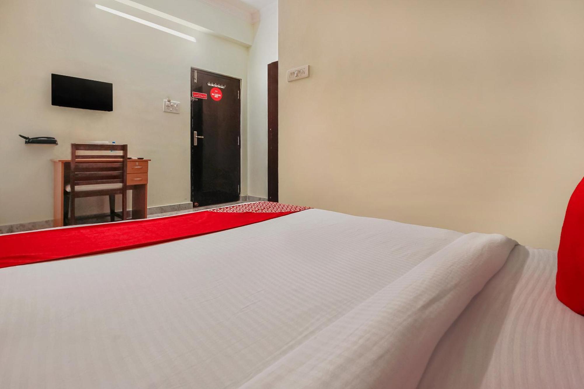 OYO FLAGSHIP GOLDHORN HOTELS MEHDIPATNAM NEAR SNT ANNS COLLEGE HYDERABAD